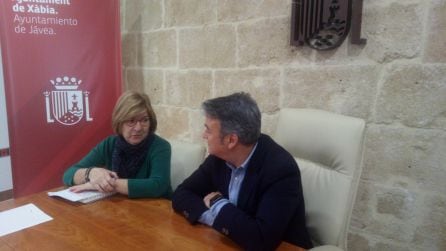 El alcalde de Xàbia, José Chulvi y la concejala de Urbanismo, Isabel Bolufer.