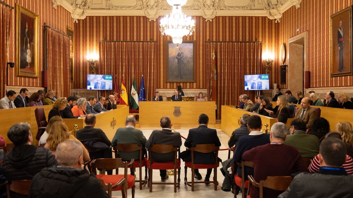 Juan Bueno: "Sevilla ya tiene presupuesto y sigue en marcha, a pesar de ustedes"
