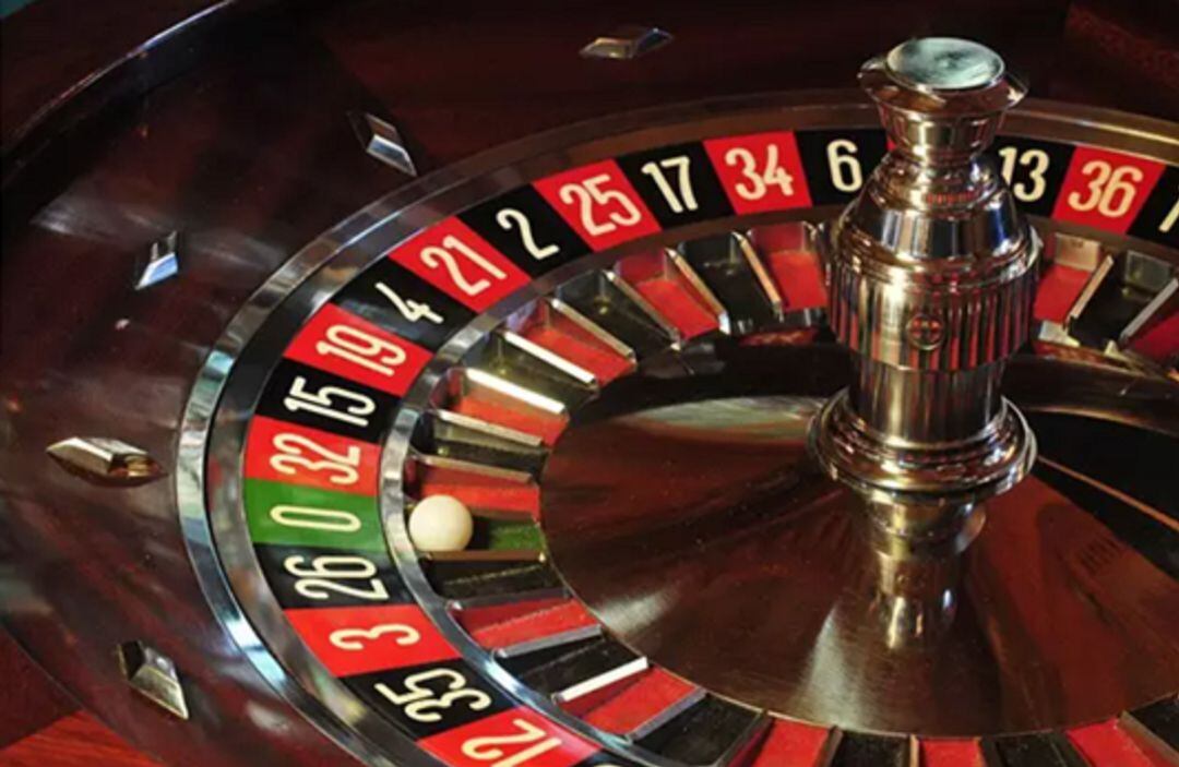 Realizaron con un taladro un pequeño agujero de unos 2 milímetros en el vidrio del juego de la ruleta.