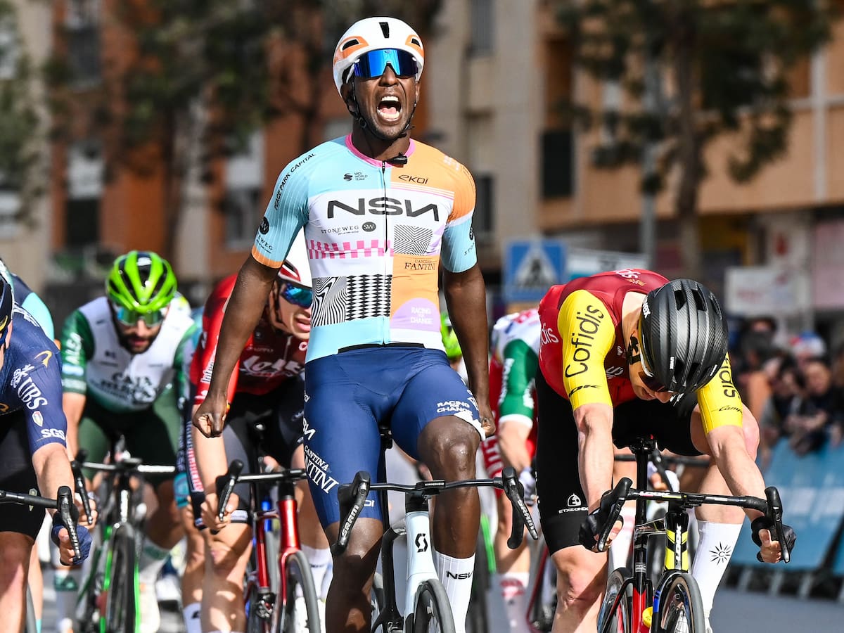 Biniam Girmay vuela en Roquetas de Mar