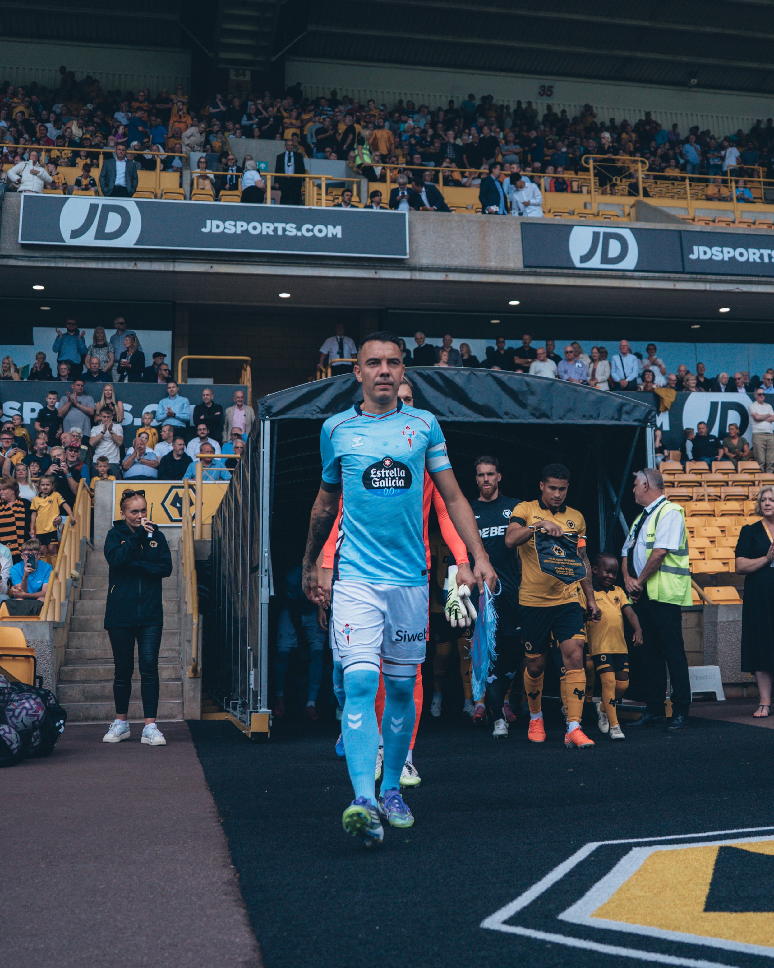 Iago Apas en el partido ante los Wolves