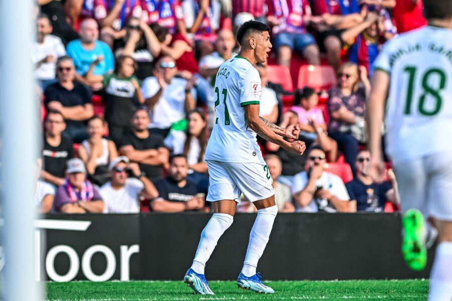 Nico Castro celebra el gol del Elche en el Nuevo Pepico Amat