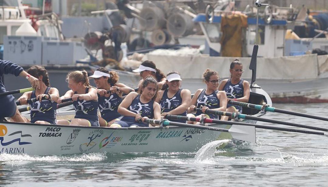 El equipo en plena regata