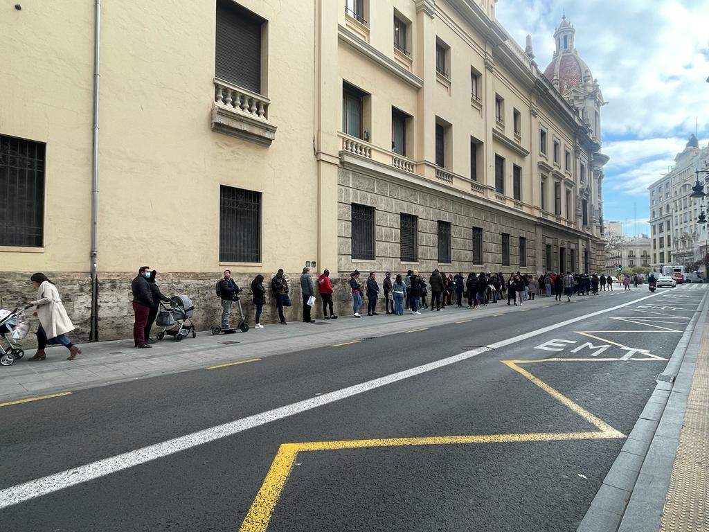 El PP denuncia “colas inadmisibles” para tramitar el padrón. Fuente: PP