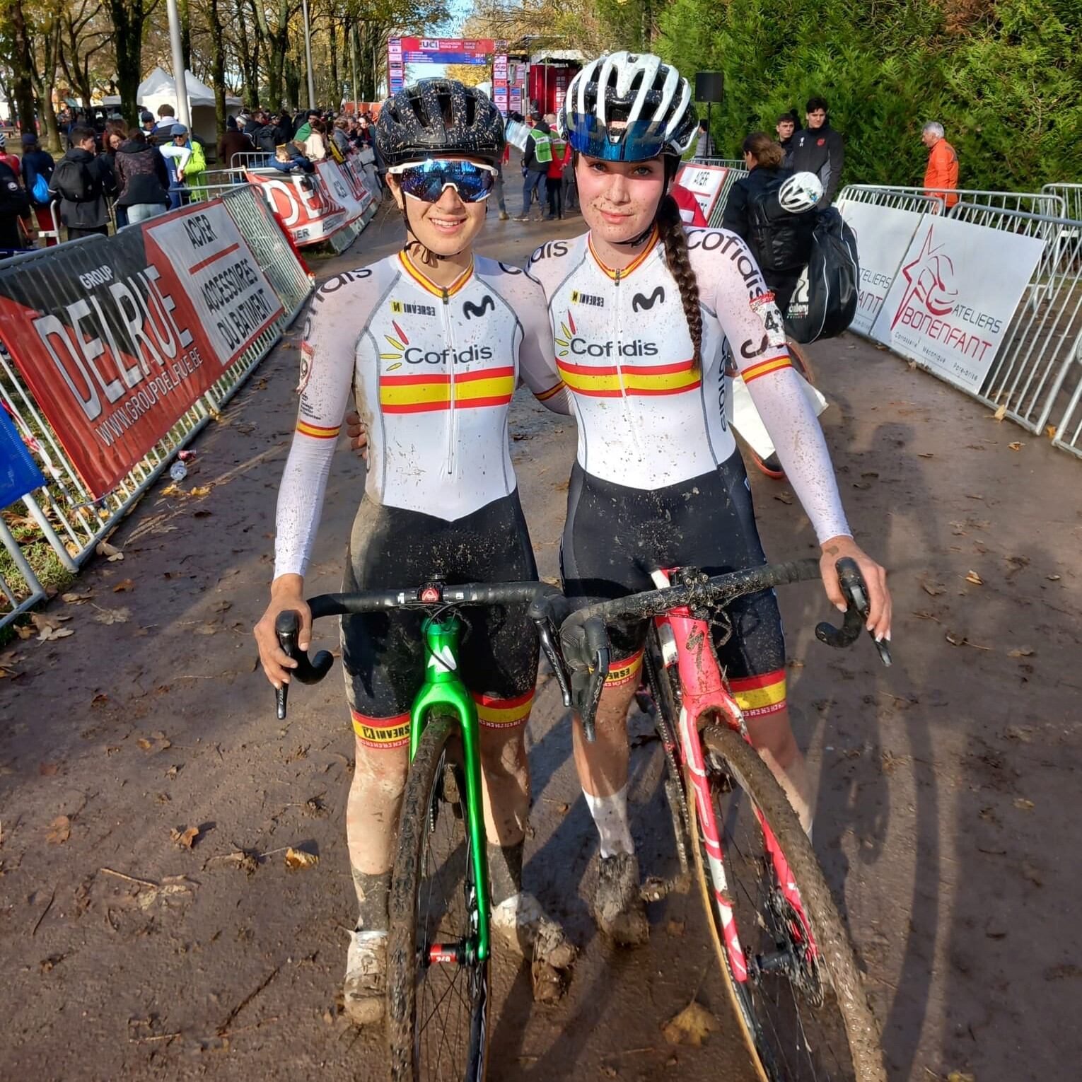 Ana López y Julia Villacampa, las dos féminas del Huesca la Magia CC Oscense participantes en la prueba en Francia