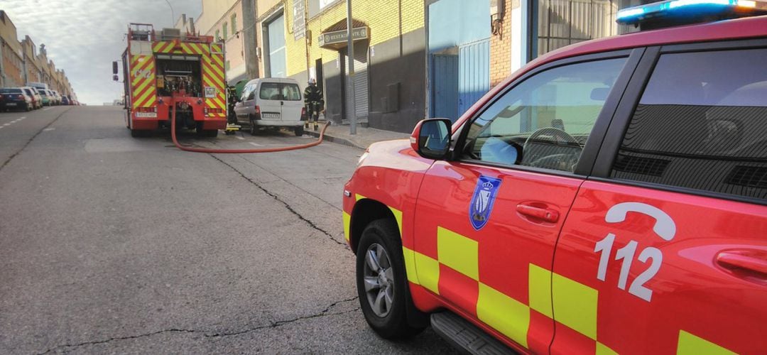 Una dotación del cuerpo de Bomberos de Fuenlabrada acudió al lugar del siniestro. 