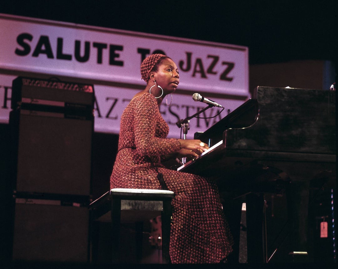 Nina Simone durante una actuación en 1970