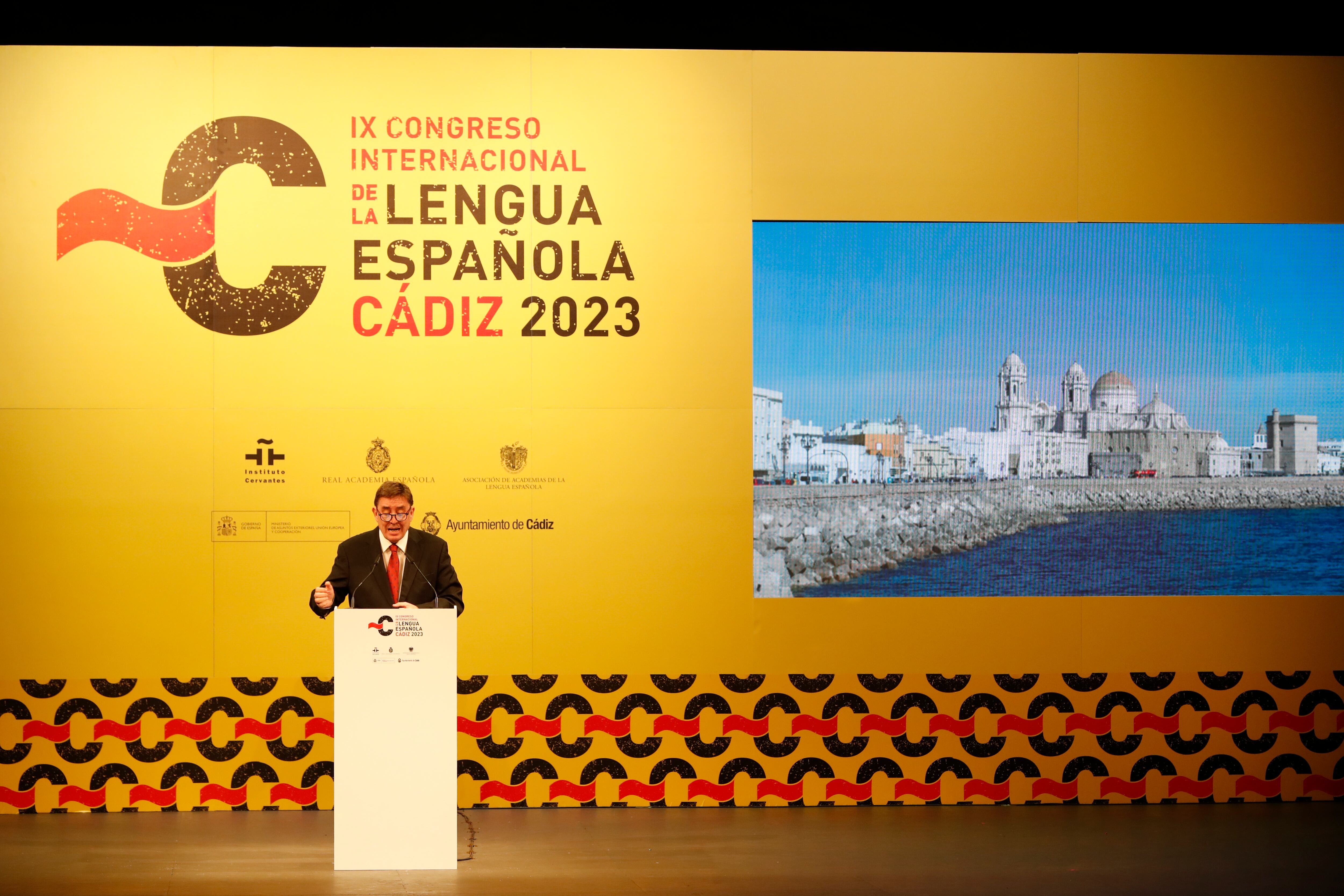 GRAFAND9382. CÁDIZ, 27/03/2023.- El director del Instituto Cervantes, Luis García Montero durante la inauguración de la IX edición del Congreso Internacional de la Lengua Española (CILE) .EFE/ Jorge Zapata
