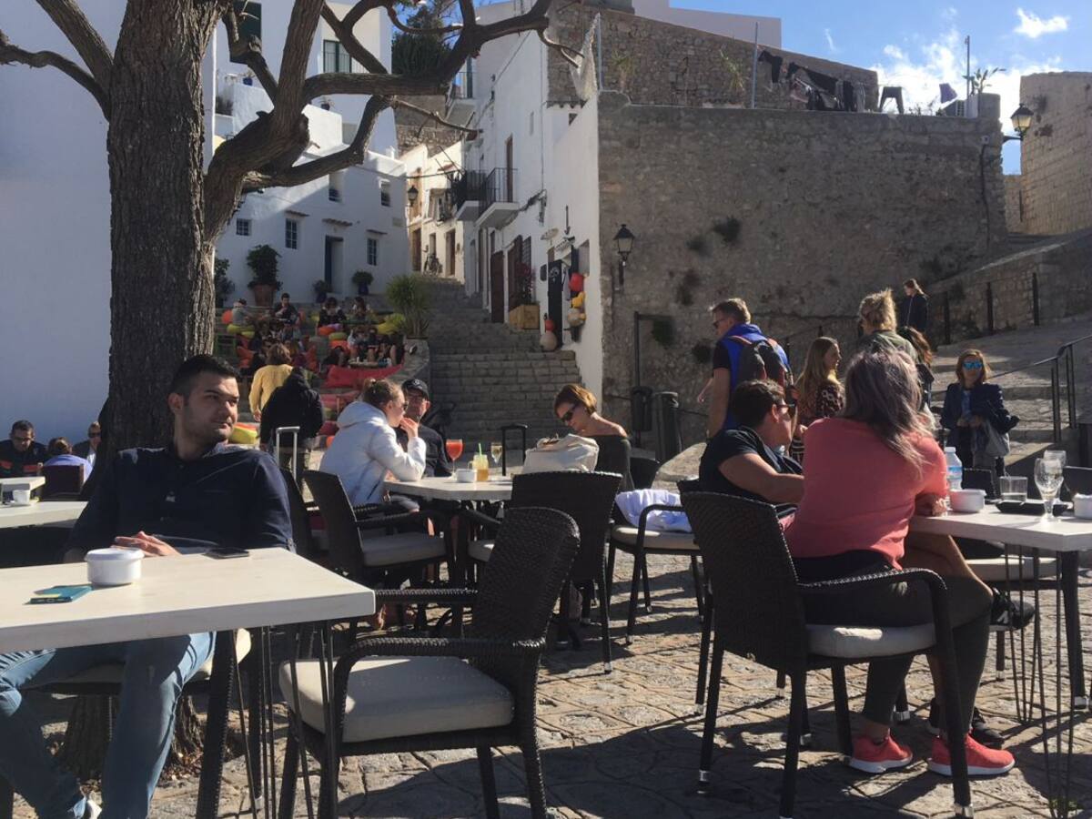 Los hosteleros de Ibiza dicen que el Govern pretende salvar el verano "a costa de los negocios de todo el año"