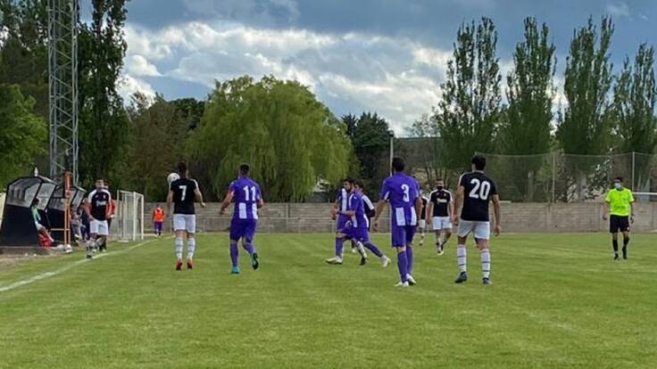 Uno de los dos entrenadores del Atlético Peñafiel, Sergio Requejo, repasa en la SER la dura derrota en La Serna ante La Pedraja que ha arrebatado el liderato a los atléticos