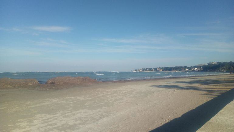 Estado que presentaba el miércoles 21 de marzo, por la tarde, la playa de la Marineta Cassiana.