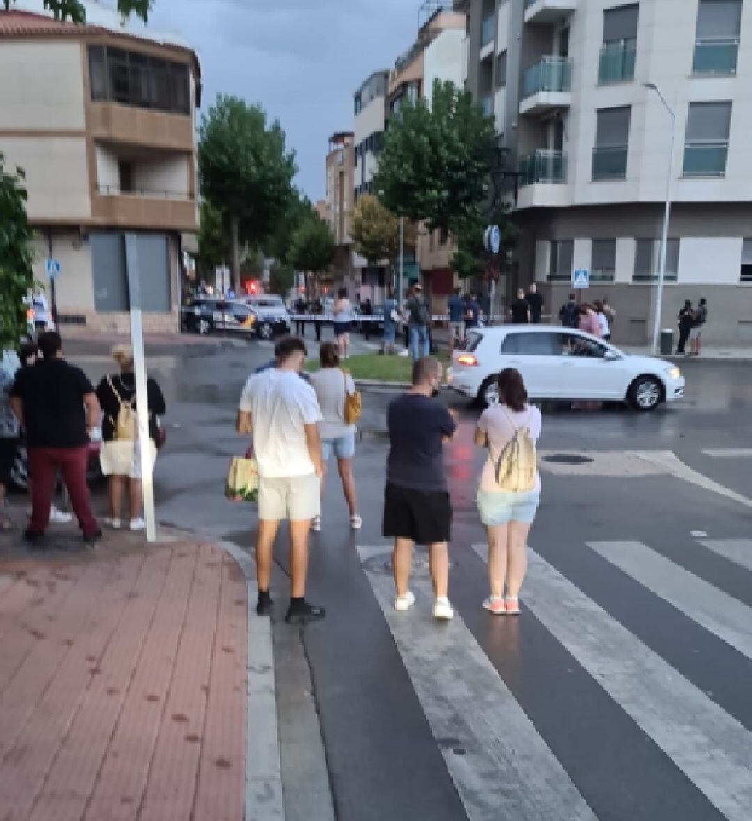 Numerosos albaceteños han acudido para intererarse por lo ocurrido