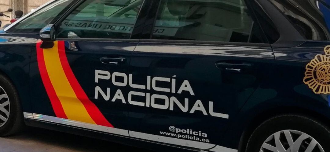 Los agentes localizaron el cultivo tras percibir un fuerte olor a marihuana en el exterior