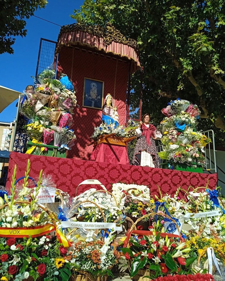 Barbastro ha realizado su tradicional ofrenda