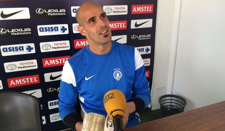 Chema durante la rueda de prensa