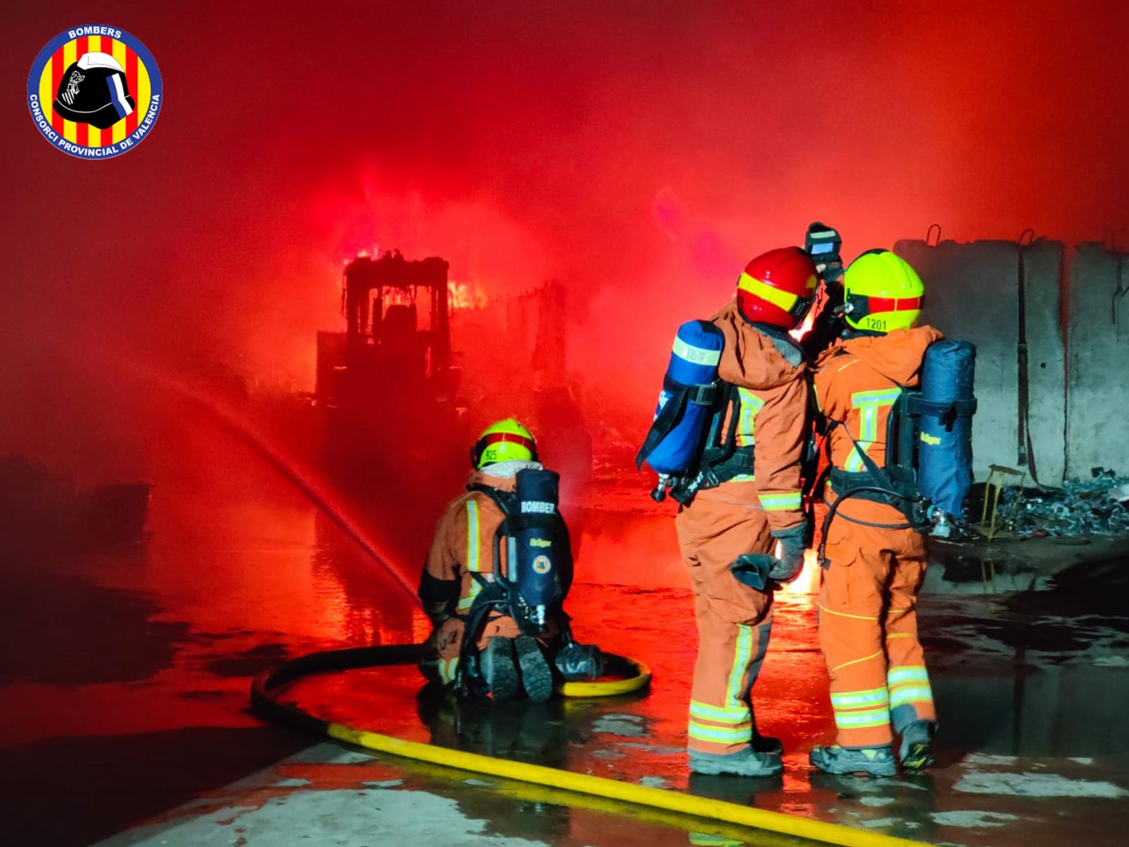 Incendio en nave industrial de Quart de Poblet