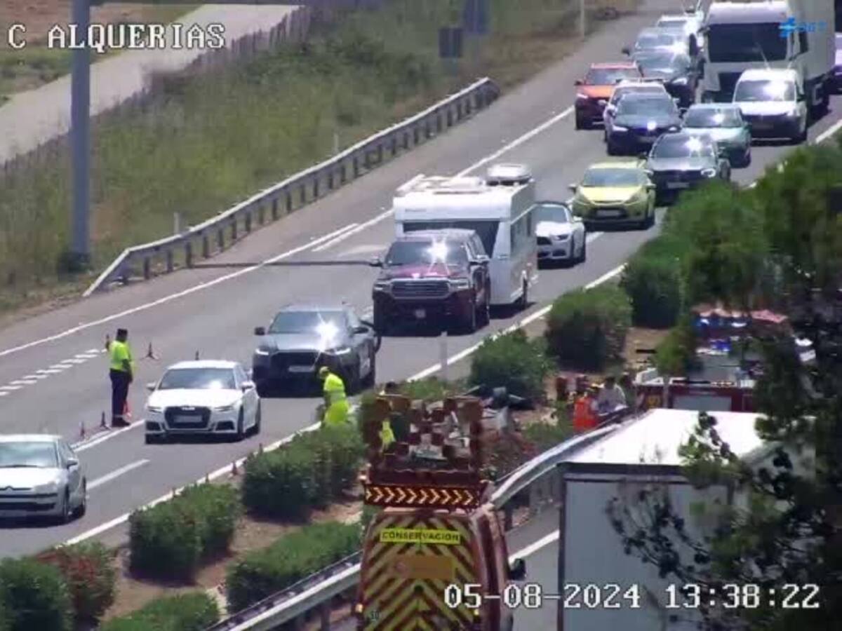 Un accidente en la AP-7 en Les Alqueries provoca retenciones de 6 kilómetros en sentido Castellón