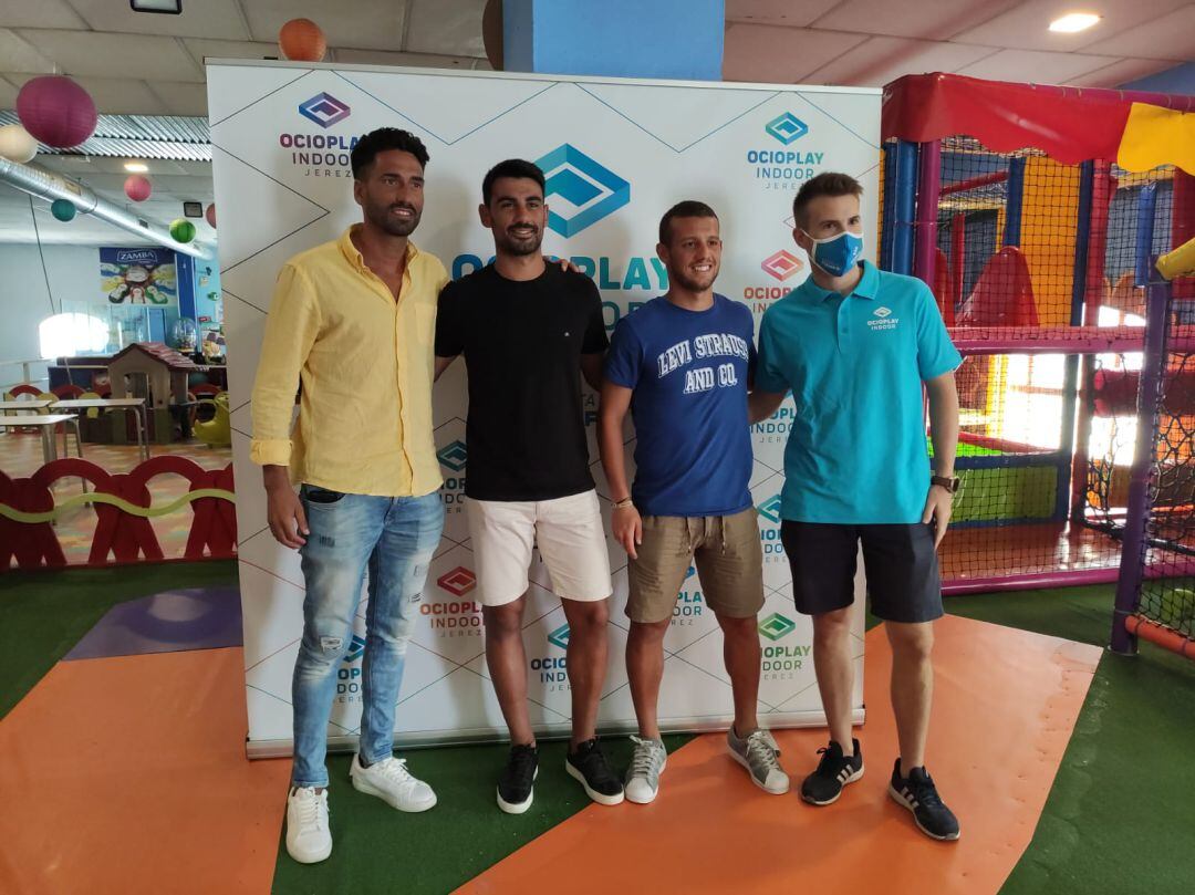 Presentación de los dos jugadores del Xerez CD