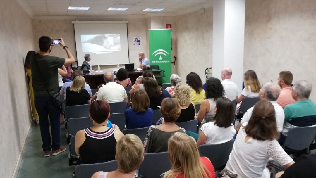 Presentación de la nueva campaña de APRAF en la sede de la delegación de Igualdad y Políticas Sociales, en Jaén.