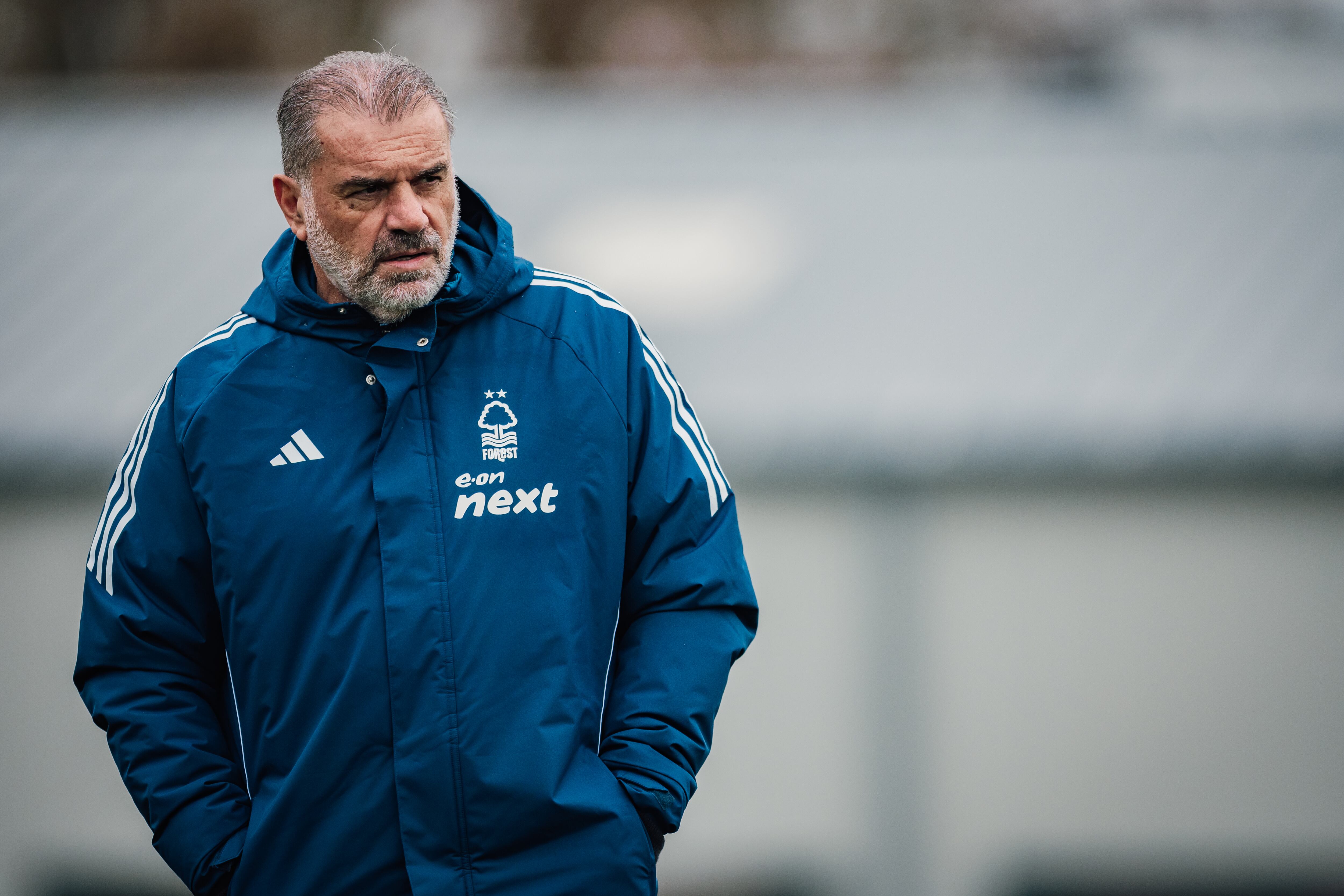 Ange Postecoglou durante una sesión de entrenamiento del Nottingham Forest