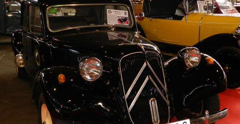 Un dels vehicles històrics exposats a Lleida Retro
