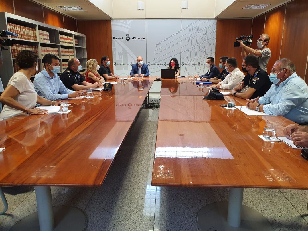 Reunión en el Consell con la consellera Castro