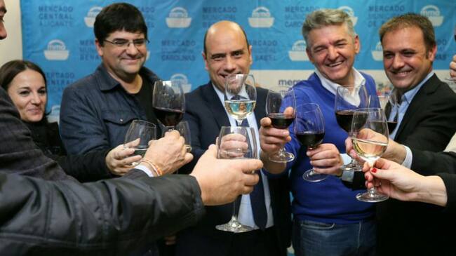 Echávarri, Bellido y Pavón brindan en el Mercado Central