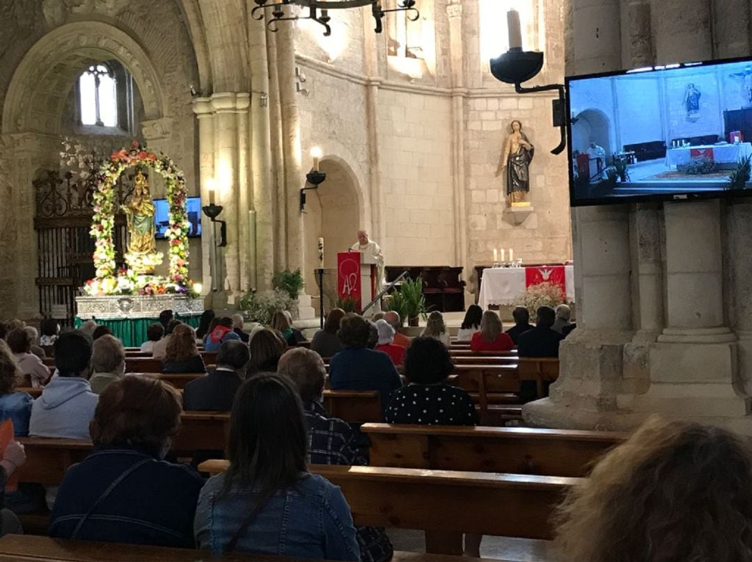 El sacerdote Lorenzo Trujillo ha oficiado la misa en honor a la Virgen de Alarcos