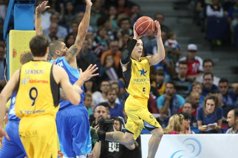 El jugador Nico Richotti en un encuentro con el Iberostar Tenerife