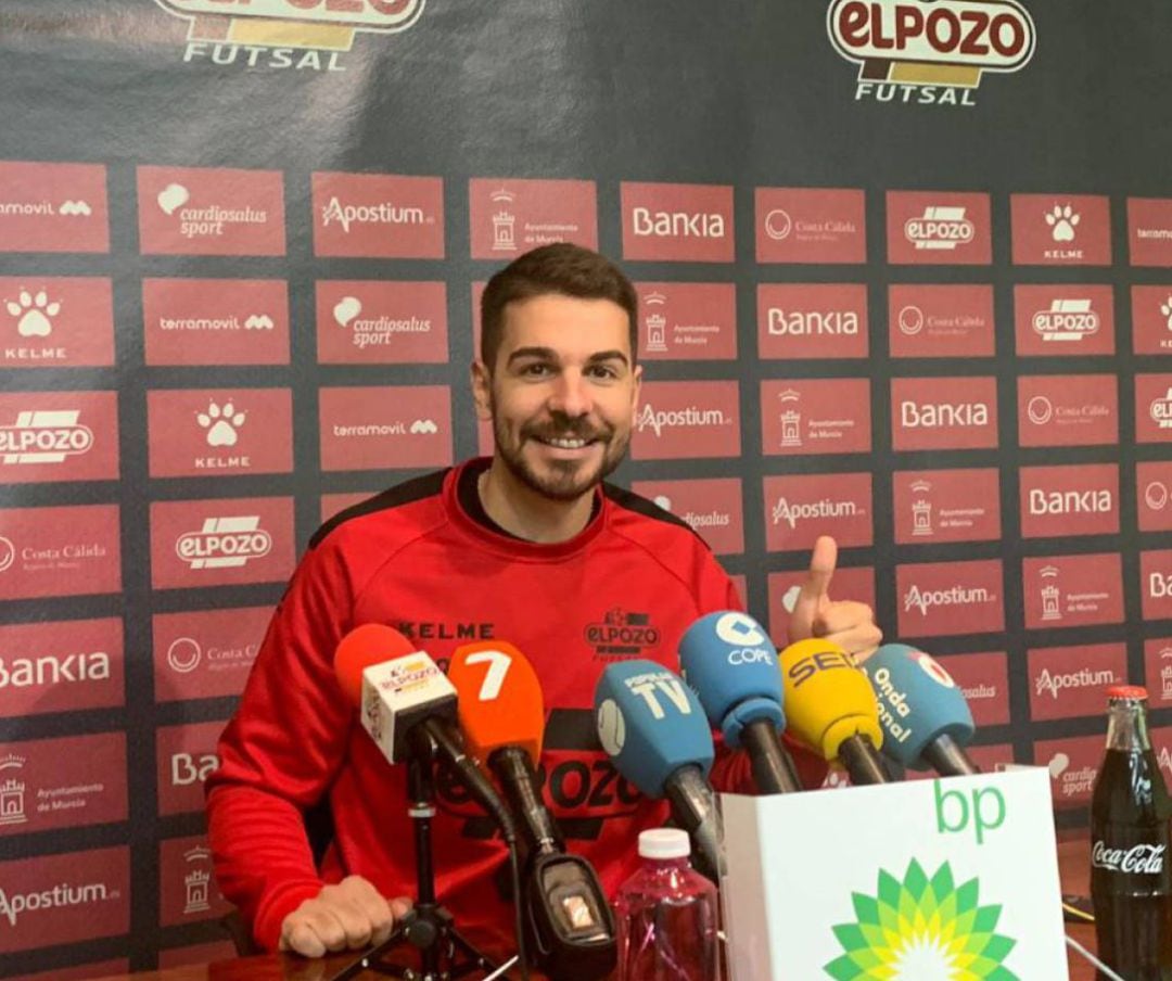 Andresito en sala de prensa