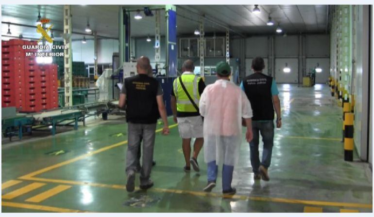 Registro de la Guardia Civil a una de las empresas investigadas.