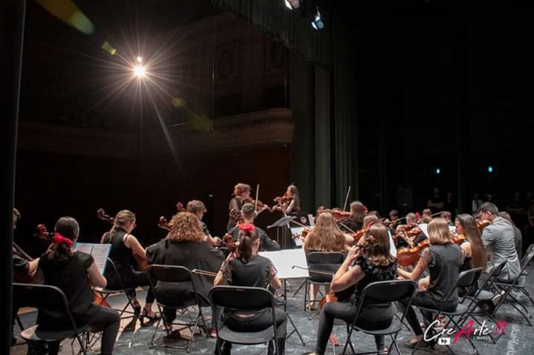 Momento musical en las tablas del Teatro Cervantes en este CreArte 2019