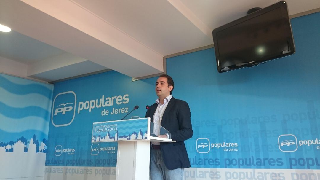 Antonio Saldaña durante una rueda de prensa en la sede del PP