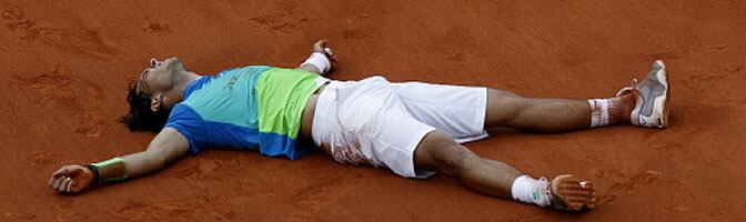 Nadal celebra sobre la tierra de París su quinto Roland Garros