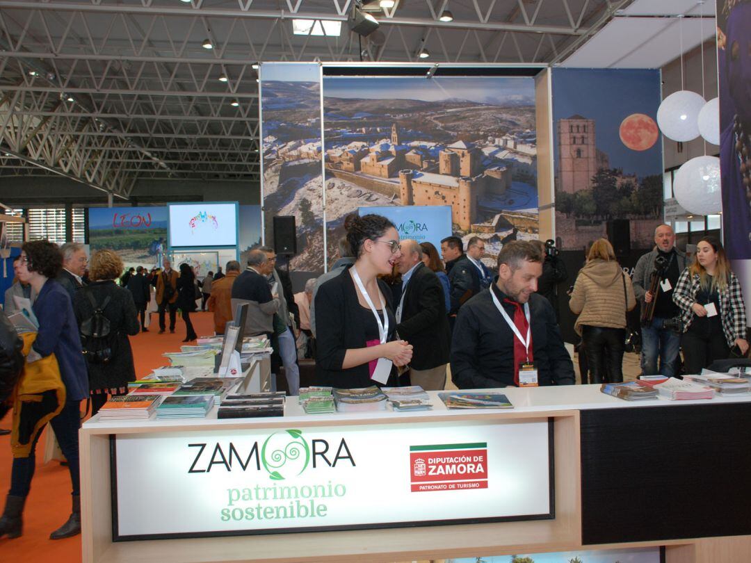 Stand de Zamora en la feria INTUR