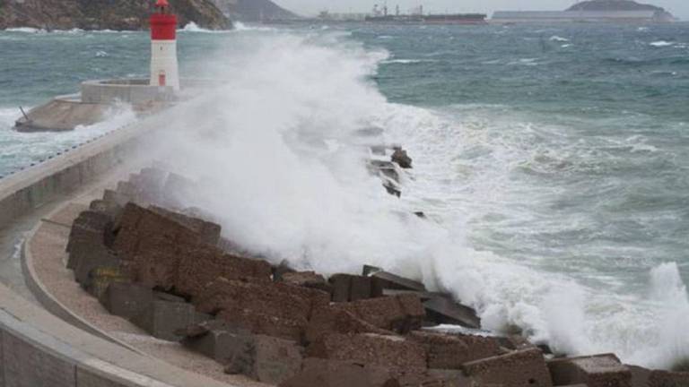 Imagen de archivo de temporal marítimo en el Faro de Navidad de Cartagena