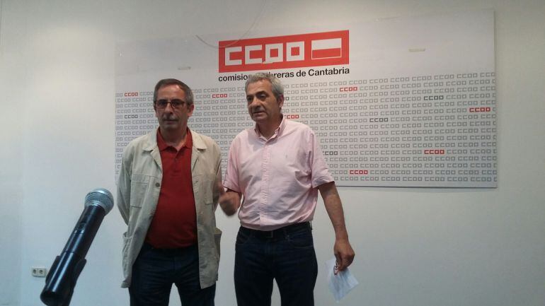 El secretario general de CCOO en Cantabria, Carlos Sánchez y el secretario de Acción Sindical, Ramón Górriz