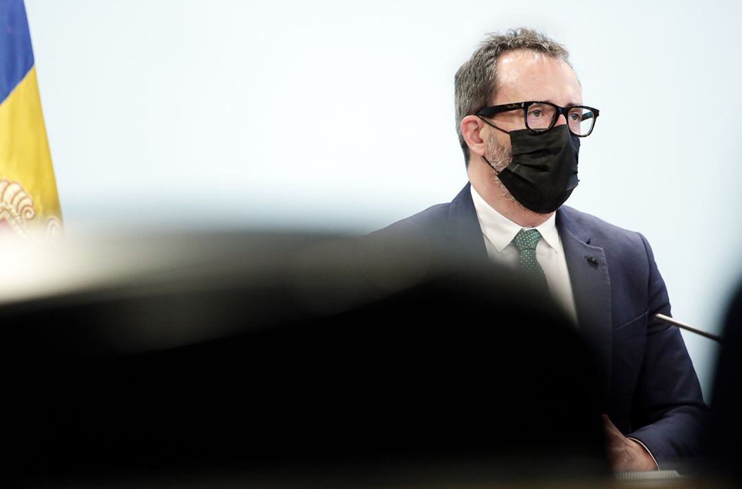 El ministre d'Afers Socials, Habitatge i Joventut, Víctor Filloy, durant la roda de premsa.