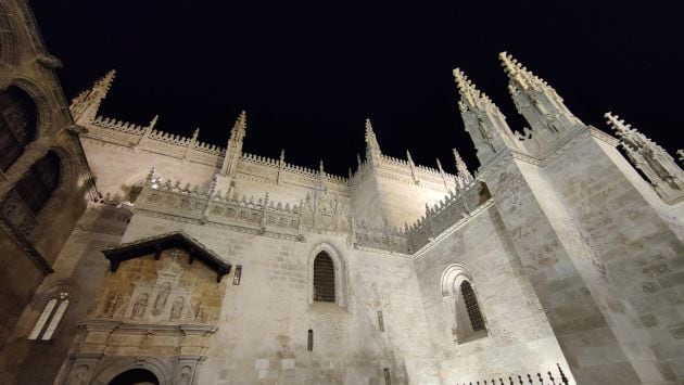 El día de su V Centenario la Capilla Real de Granada luce ya su nuevo iluminación exterior