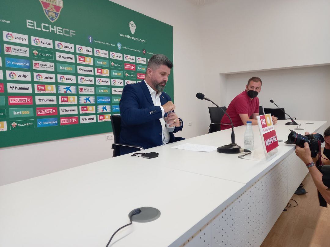 Christian Bragarnik antes de empezar su rueda de prensa 