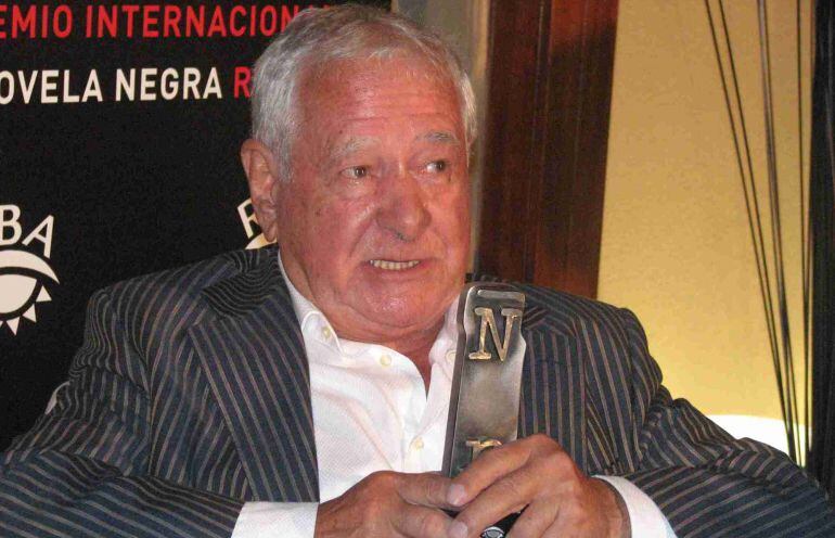 Mor l'escriptor i periodista Francisco González Ledesma