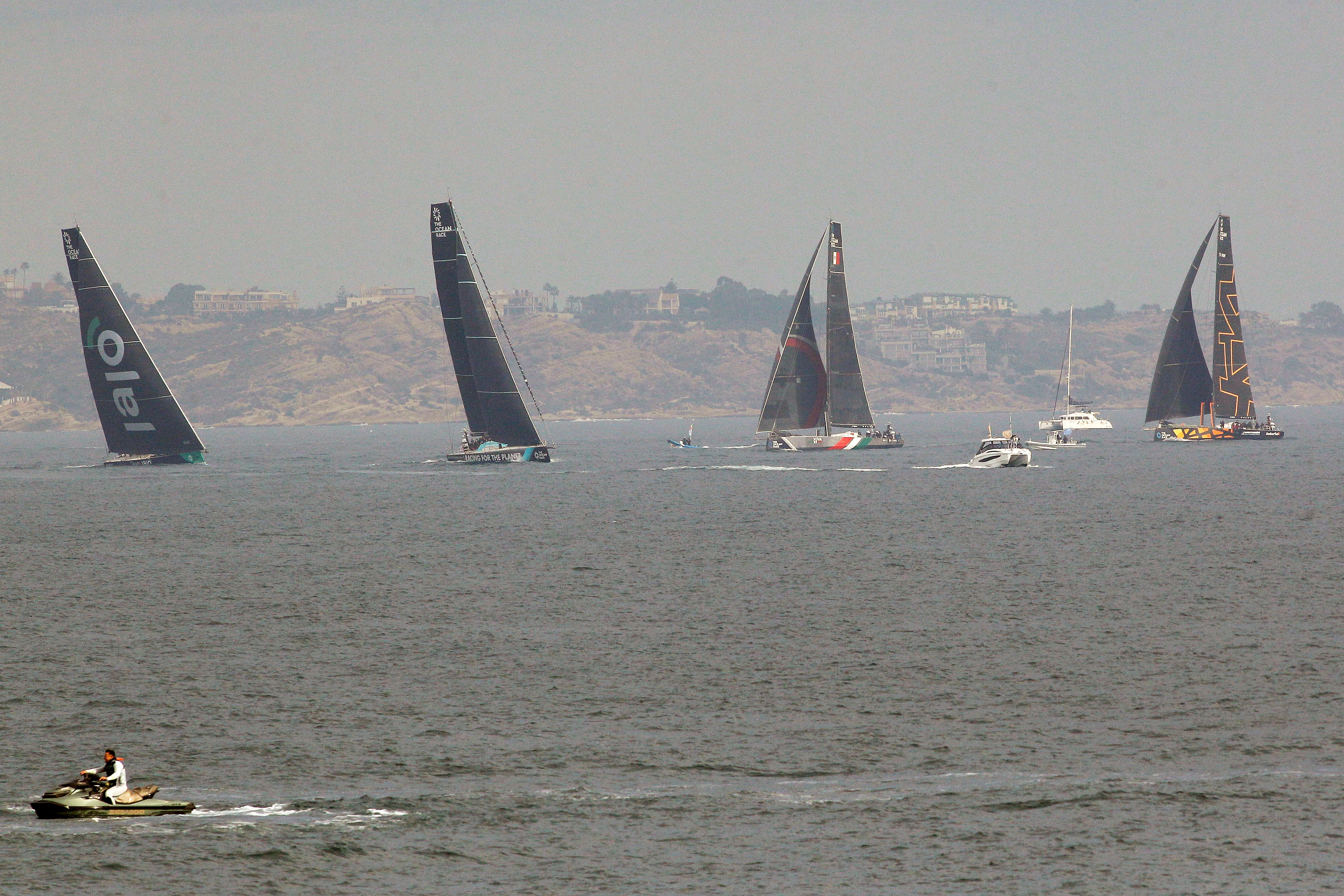 ALICANTE (COMUNIDAD VALENCIANA).- 08/01/23/ Vista de la regata In Port de la categoría VO65 de la presente edición de la Ocean Race, este domingo en Alicante.EFE/Morell
