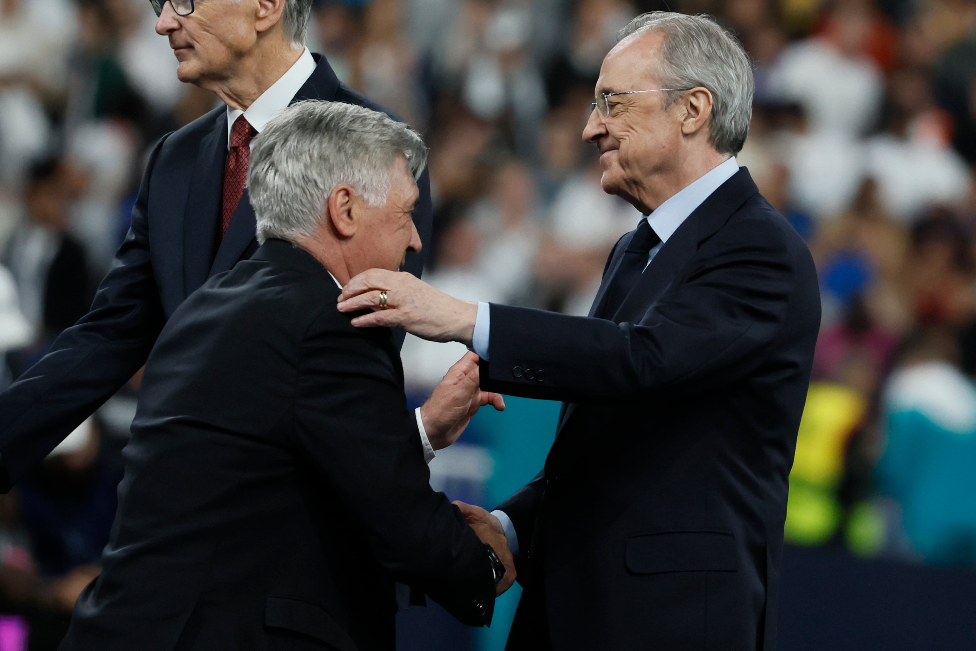 Ancelotti y Florentino se saludan en París, tras la última final de Champions. 