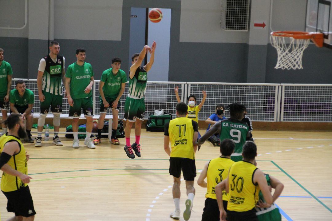 El Club Baloncesto Ilicitano en un partido de esta temporada