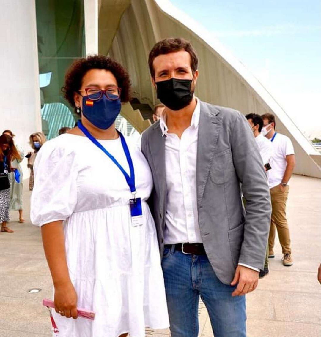 Alexia Herranz junto a Pablo Casado en el Congreso del PP de julio en Valencia 