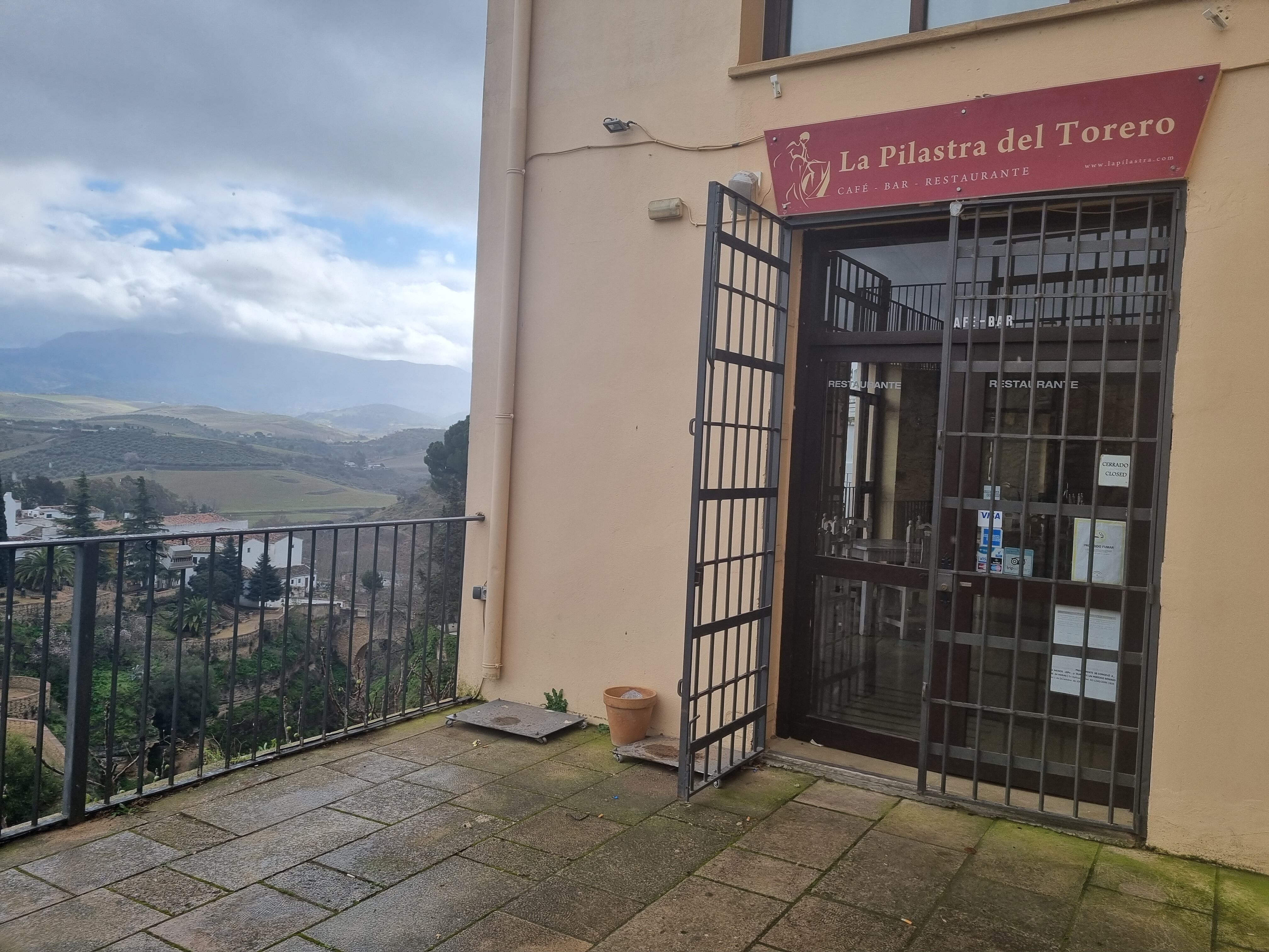 Entrada del antiguo restaurante &#039;La Pilastra&#039;