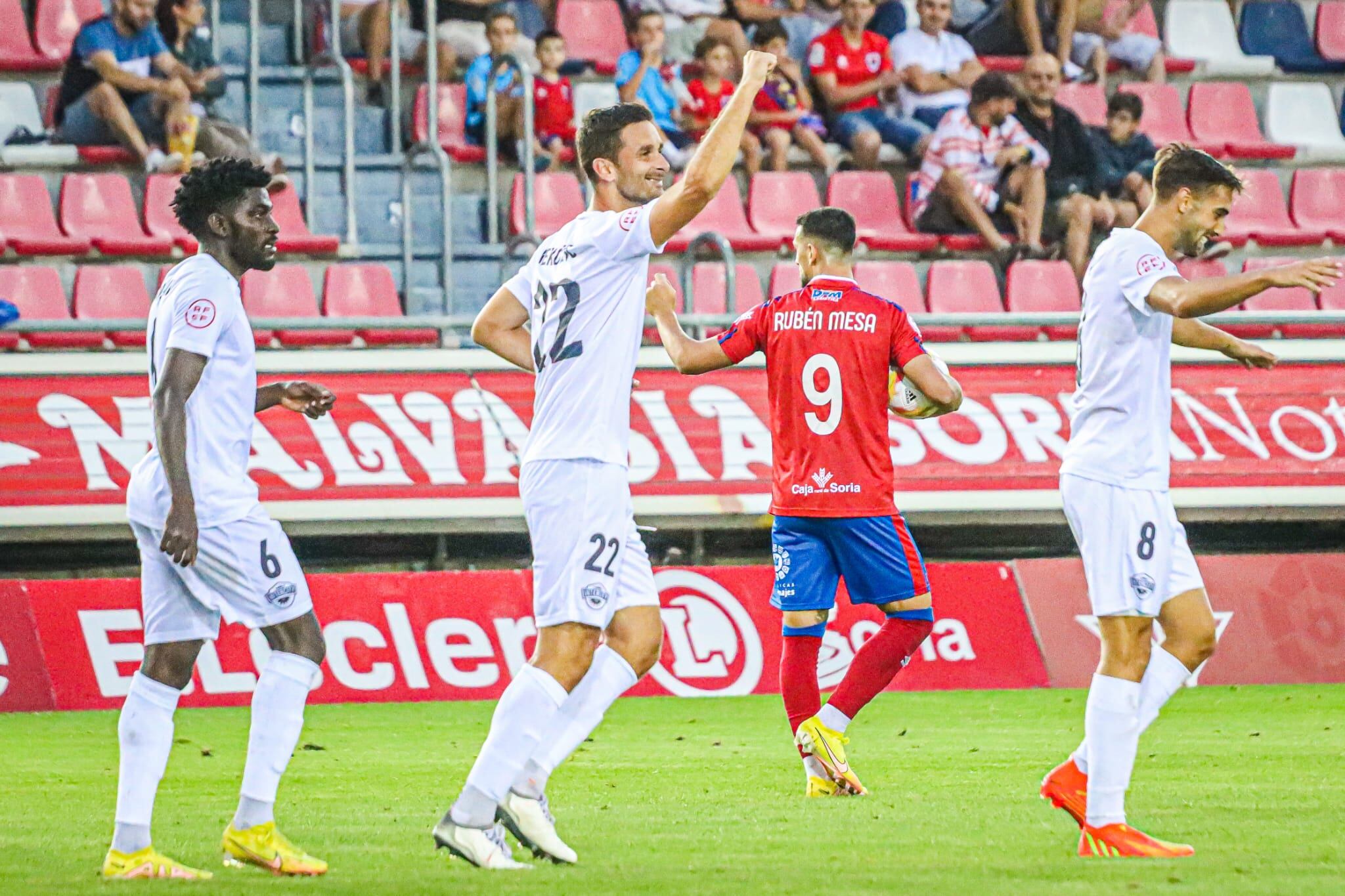 Kecojevic, jugador del Intercity, frente al Numancia