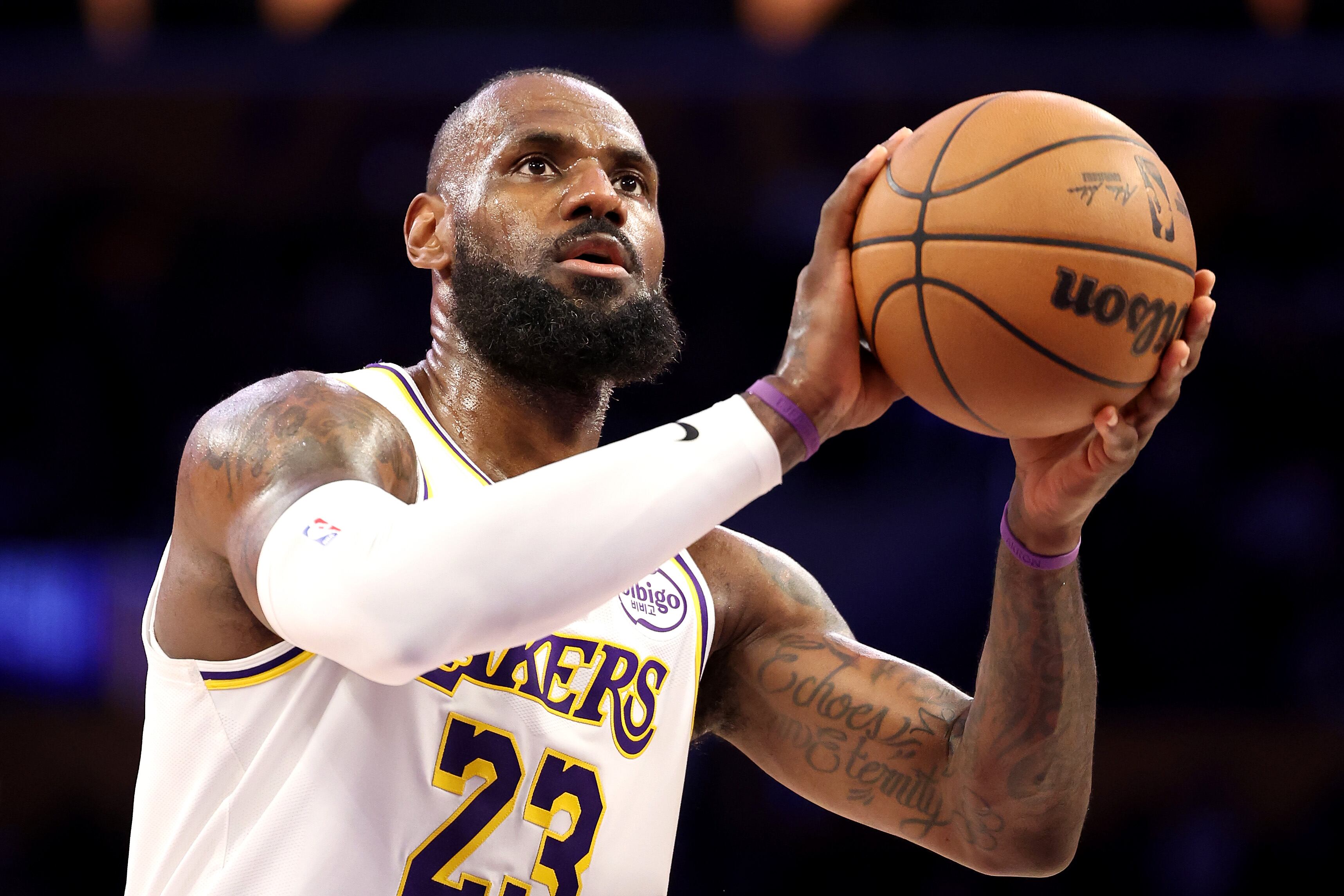 LeBron James lanza a canasta en el partido de este fin de semana ante Los Angeles Clippers