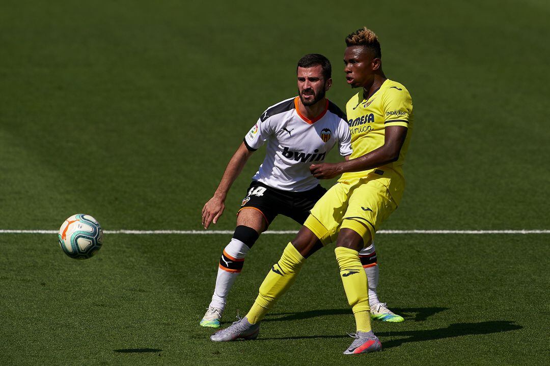 Samu Chukwueze volvió loco a Gayà en el partido de la temporada pasada
