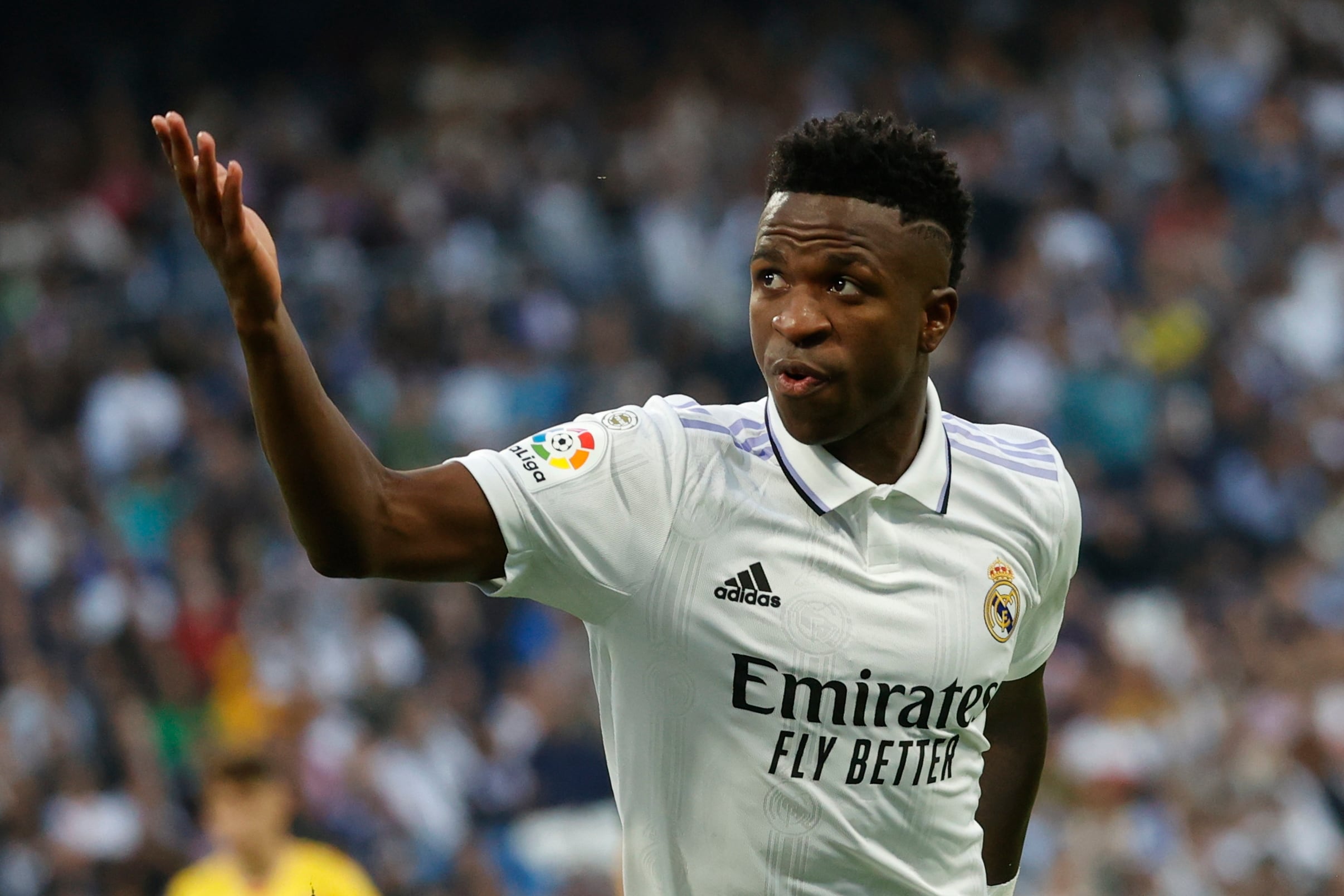 El delantero brasileño del Real Madrid Vinicius Jr. celebra el gol marcado al Girona durante el partido de LaLiga de fútbol de Primera División disputado este domingo en el estadio Santigo Bernabéu, en Madrid